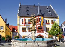 Volkach Fränkisches Weinland Franken Bayern Deutschland © WernerHilpert-fotolia.com